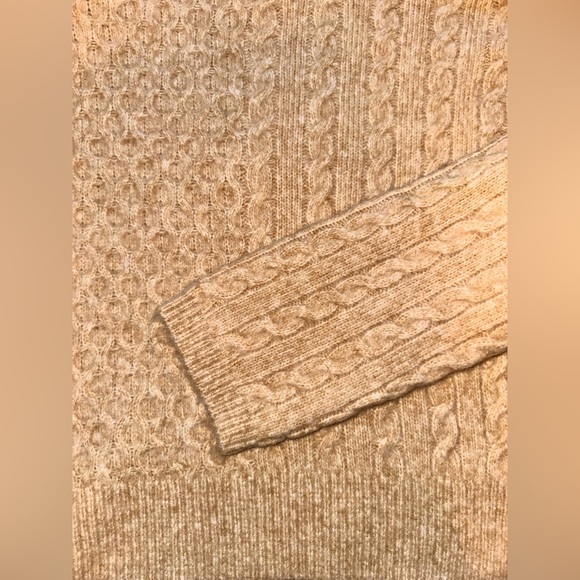 Abercrombie & Fitch Preppy Cable Knit Sweater - Picture 10 of 10